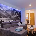 Polana Szymoszkowa 아파트